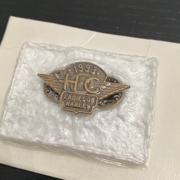 Harley-Davidson HOG Ladies of Harley Pin - 1993 - Picture 1 of 4